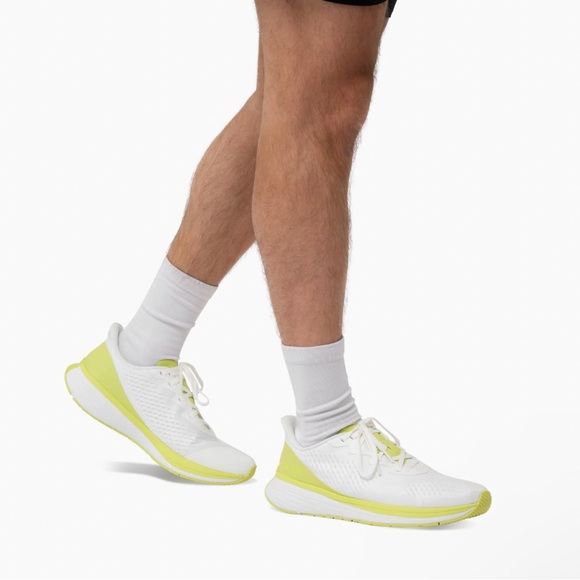 New MSRP $150 Lane Eight Men's Relay Trainer Shoes in Key Lime - Size 13 - Picture 4 of 16